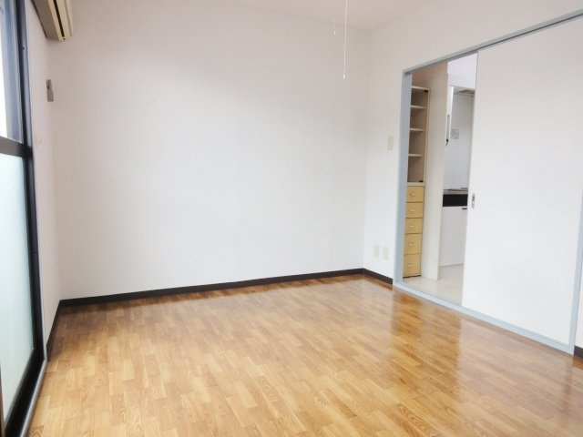 鶴居荘A棟の内装