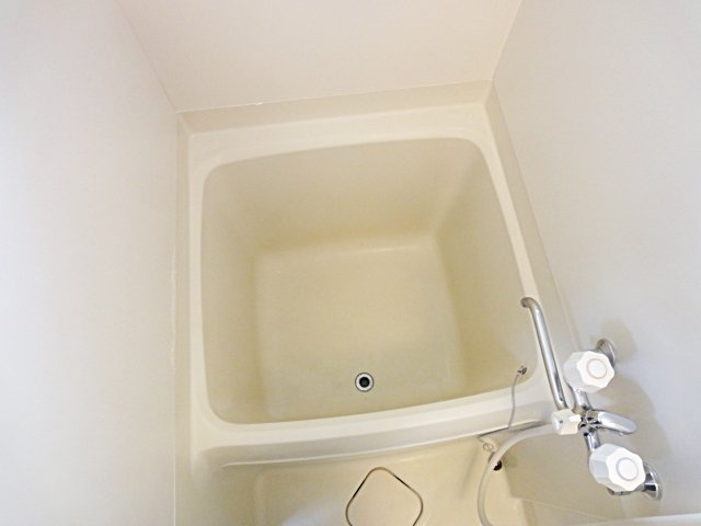 鶴居荘A棟の浴室