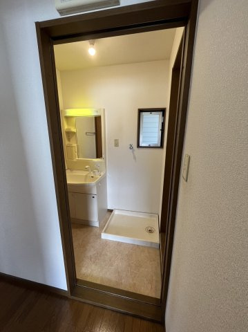 メゾントワエモアの洗面所