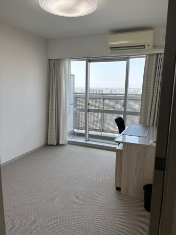 アルザブルータワーの洋室