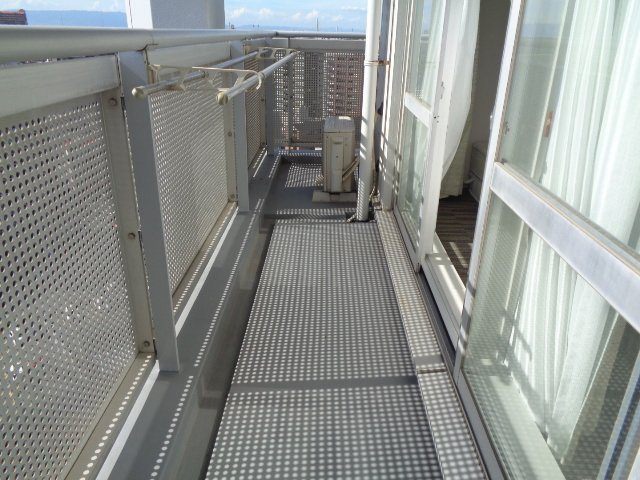 アルザブルータワーのバルコニー