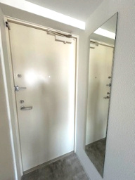 セレニテ江坂グランデの玄関|ゆったりとした玄関です