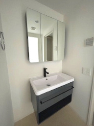 セレニテ江坂グランデの洗面所|明るい洗面所です