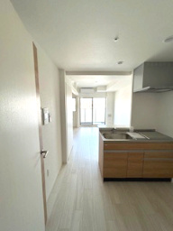 セレニテ江坂グランデの居間・リビング|こちらのリビングで趣味の時間をお楽しみください