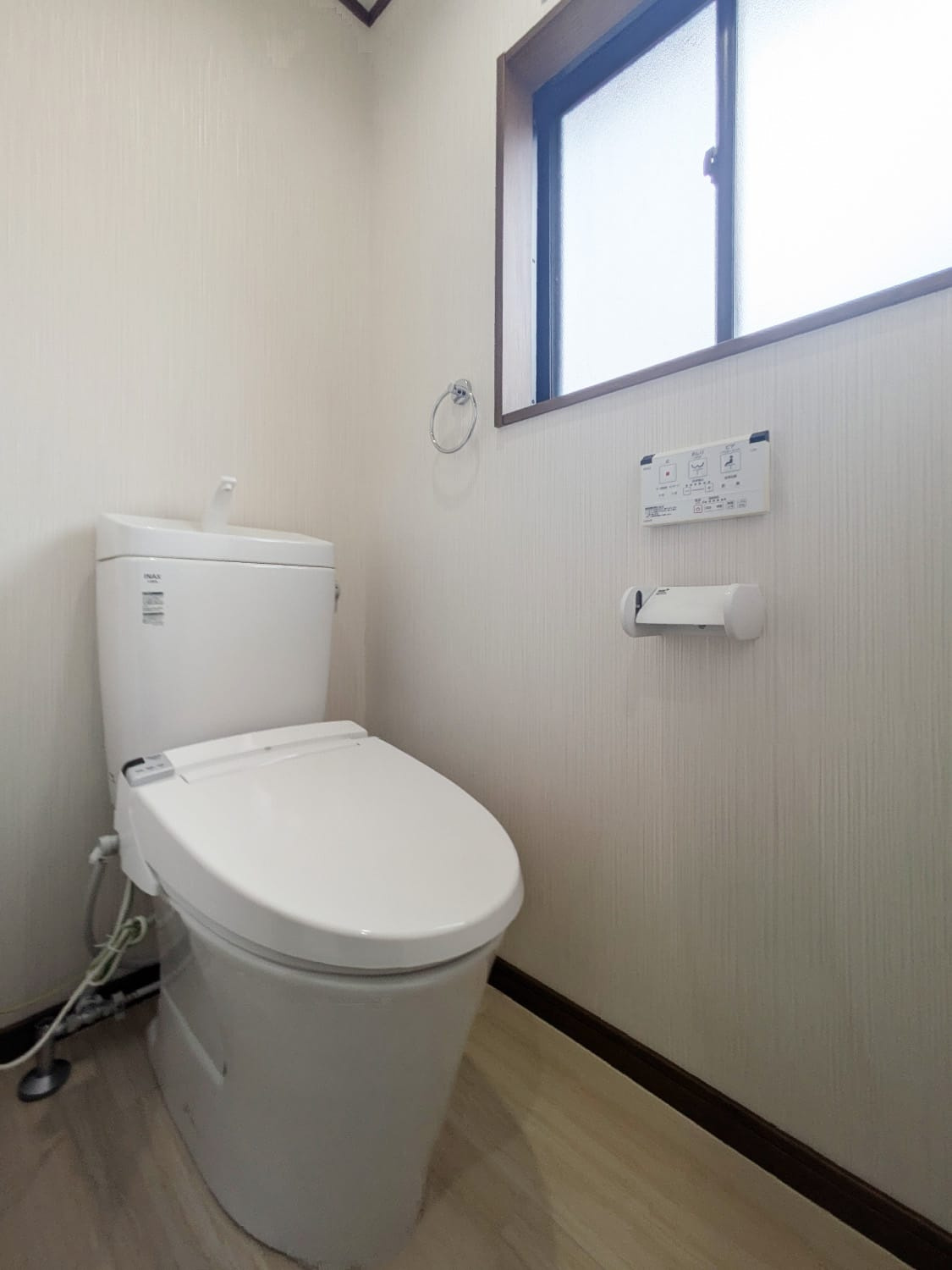 妙法寺字竹向イ戸建のトイレ