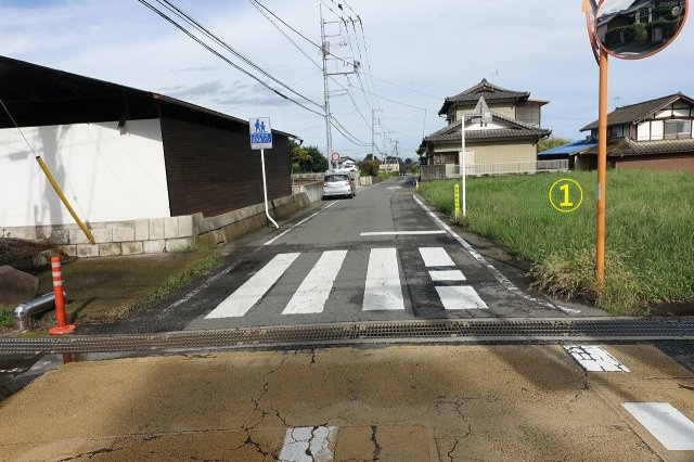 高崎市箕郷町矢原　【全２区画】売地①の前面道路含む現地写真|北側道路を西から東方向
