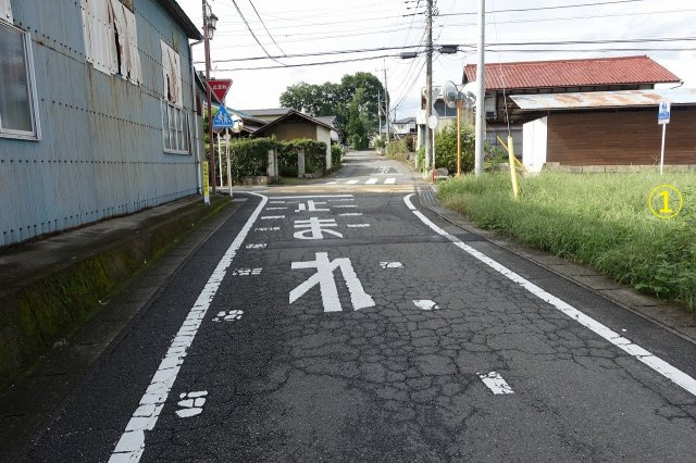 高崎市箕郷町矢原　【全２区画】売地①の前面道路含む現地写真|西側道路を南から北方向