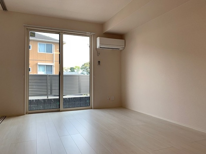 ロイヤル・アプローズの居間・リビング