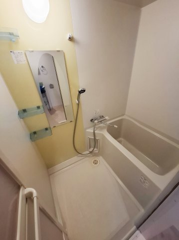 セレニテ甲子園Iの浴室