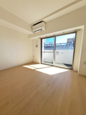 セレニテ甲子園Iの居間・リビング