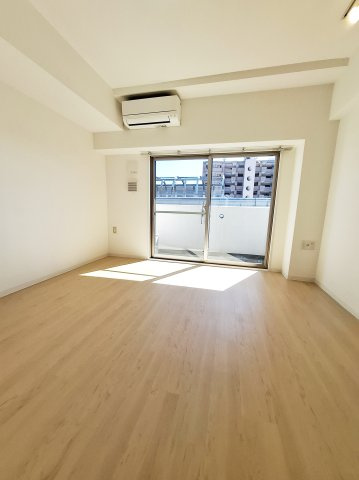 セレニテ甲子園Iの居間・リビング