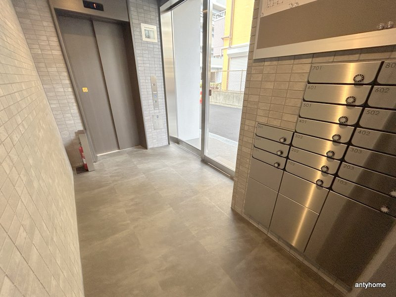 カルム小西Ⅴ　仲介手数料無料のロビー