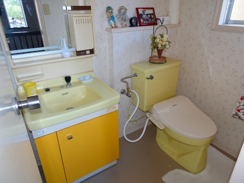 伊東市　伊豆急伊豆高原地区のトイレ|2Fのトイレには洗面台もあります。