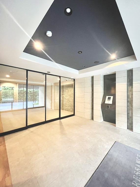 プレサンスロジェ名古屋駅前のエントランス