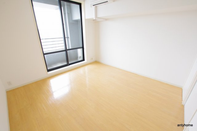 メゾンドヴィレ大阪城公園前　仲介手数料無料の居間・リビング