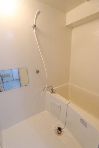 明正雅ハイツの浴室|ゆったり過ごせるお風呂です