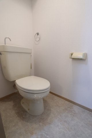 明正雅ハイツのトイレ|清潔感のあるトイレです