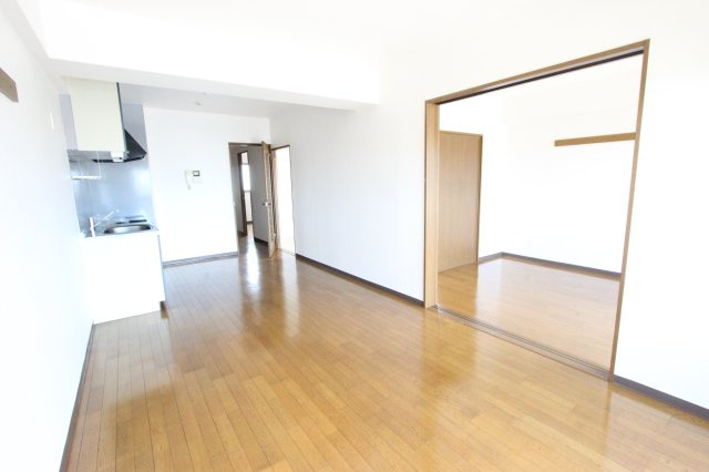 グラフィージュの居間・リビング|こちらのリビングで趣味の時間をお楽しみください