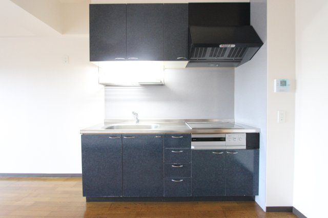グラフィージュのキッチン|コンパクトなキッチンで掃除もラクラク
