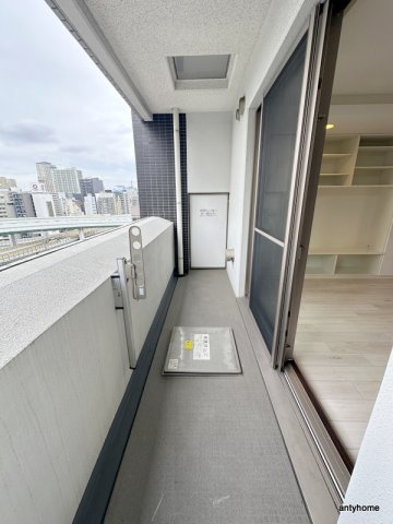 プライムアーバン堺筋本町　仲介手数料無料のバルコニー