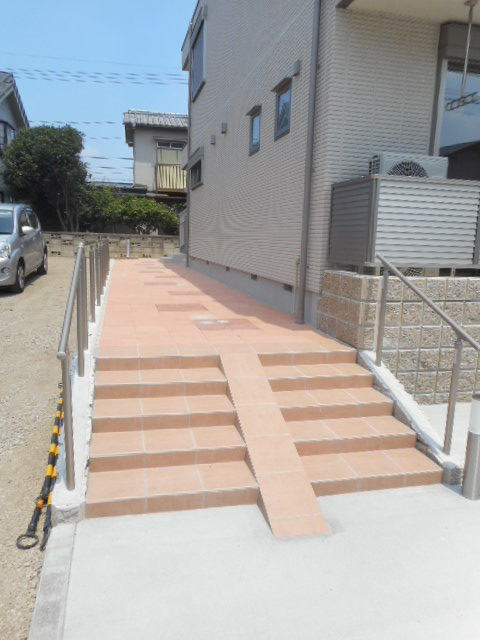 メゾンヴェール宮前のロビー|エントランスアプローチ