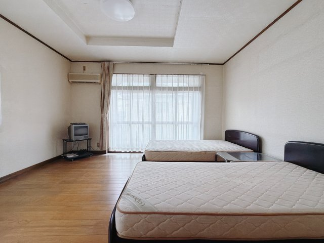 【中古戸建】高崎市石原町の洋室|■洋室｜広い洋室ならインテリアも自由自在にお楽しみいただけます♪お外から帰ってきた後は寝室でゆっくり自分の時間をお過ごしください。