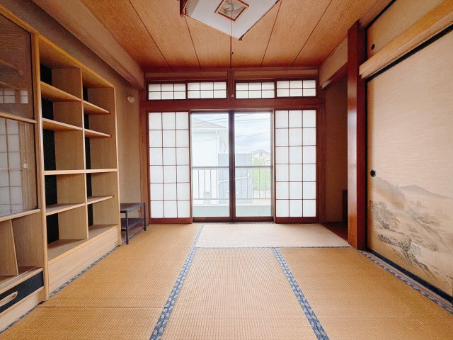 【中古戸建】高崎市石原町の和室|■和室｜のんびりと落ち着きのある和室は、客間やお子様のお昼寝スペースとしても活躍します。
