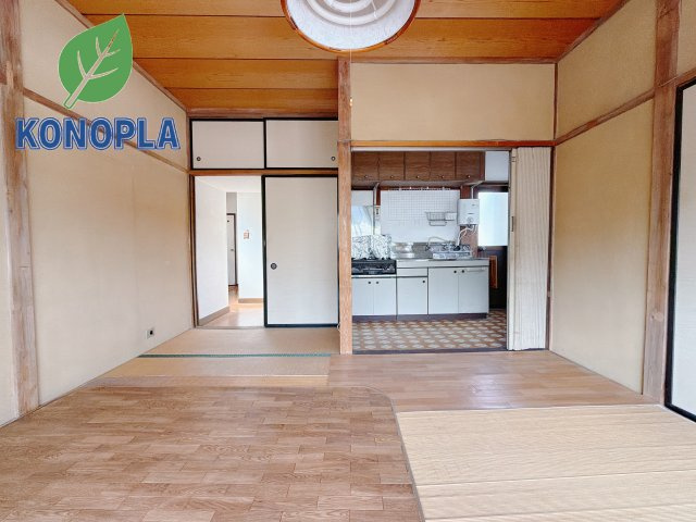 【中古戸建】高崎市石原町の居間・リビング|■リビング｜陽当たり良好のリビングダイニング♪賃貸では叶わなかった、お友達とのホームパーティや大音量で映画やテレビを楽しむことができます(*^^*)