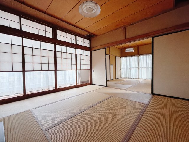【中古戸建】高崎市石原町の和室|■和室｜和室でしか味わえない畳ならではの香りや素材で和のやすらぎを感じてください♪休日はお子様とお昼寝するのにも最適です！
