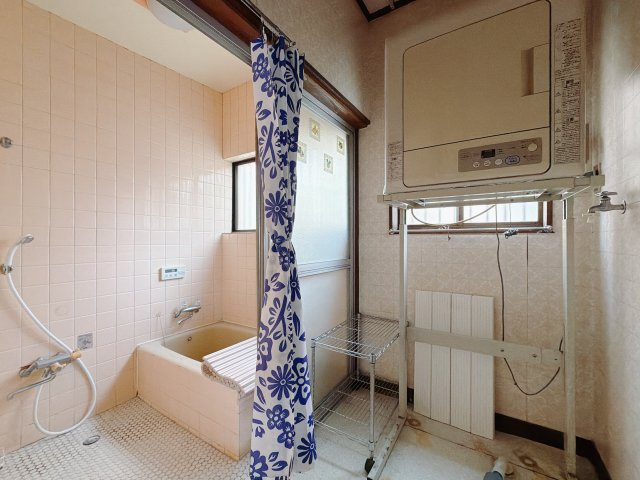 【中古戸建】高崎市石原町の独立洗面台|■洗面室｜ひろびろとした洗面室で、朝の準備も楽しくなります☆.*