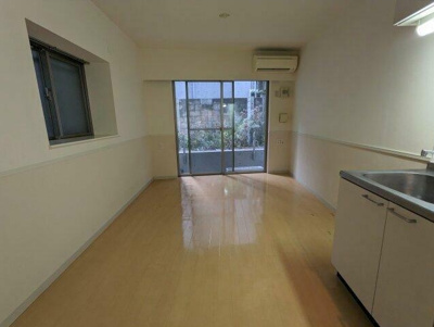 【居間・リビング】 | エルスタンザ中野新井 | 10.2帖のきれいなLDK。