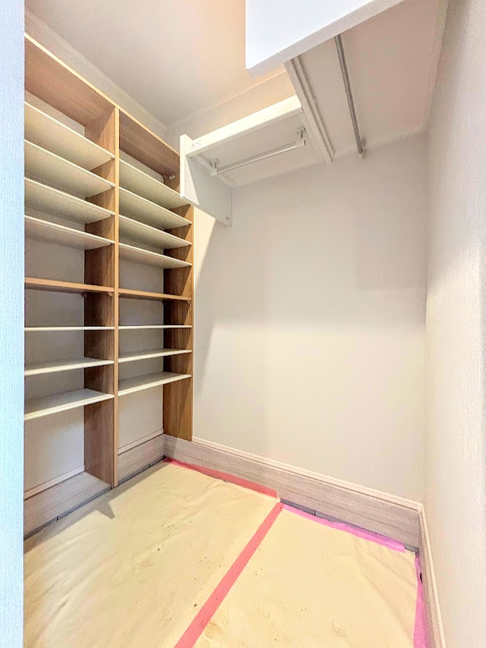 栄区庄戸1丁目　新築戸建ての収納|◆玄関には大型シューズクローク！靴以外のベビーカーや子どものスポーツ用品等入れておけるシューズインクローゼットを設置しました！
