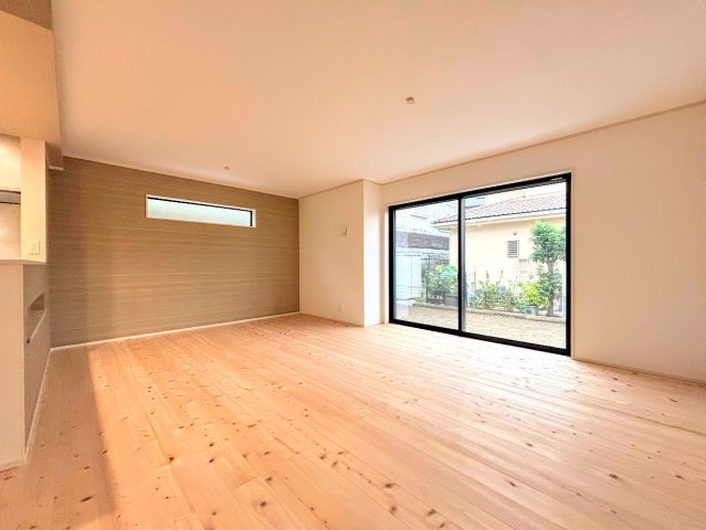 栄区庄戸1丁目　新築戸建ての居間・リビング|◆住宅ローンのご相談や周辺環境のご案内も含め、ローンに詳しい、地元に詳しいスタッフがお出迎えさせていただきます。お気軽にご相談ください。
