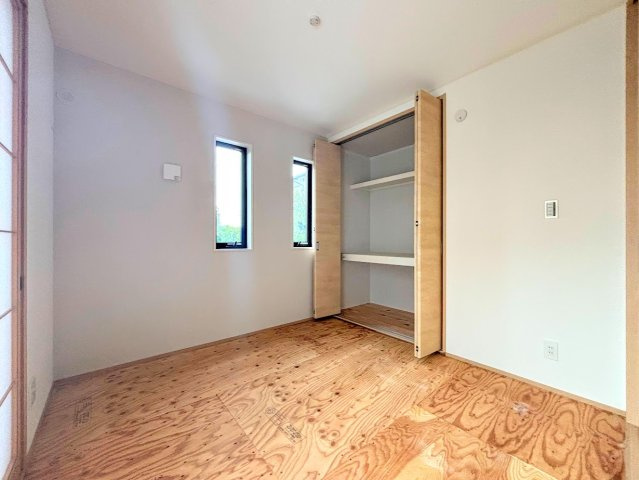 栄区庄戸1丁目　新築戸建ての和室|◆感性を育むプライベートルームはシンプルでスマートな空間。好みの空間で読書をしたり、音楽を聞いたりと一人の時間も充実したものにできます。
