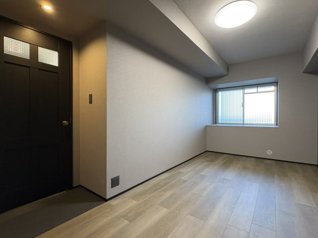 【洋室】 | マリナージュ芦屋 | ドア位置を工夫することで、デッドスペースをなくしています。