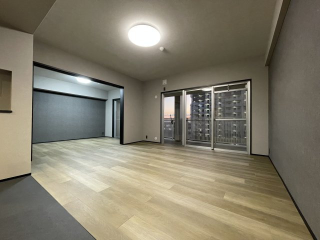 【洋室】 | マリナージュ芦屋 | 日が落ちるとまた違った雰囲気があります。