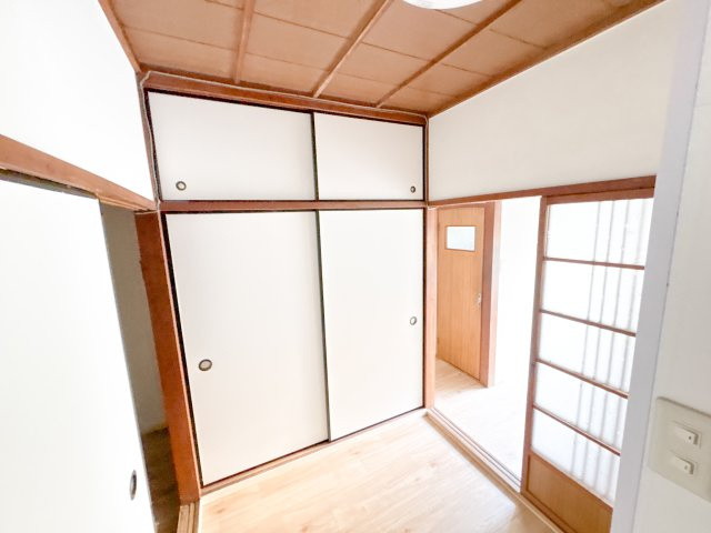 児島アパートの洋室