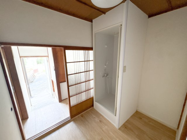 児島アパートの洋室