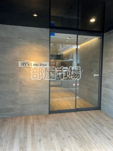 HY's　上野入谷のエントランス