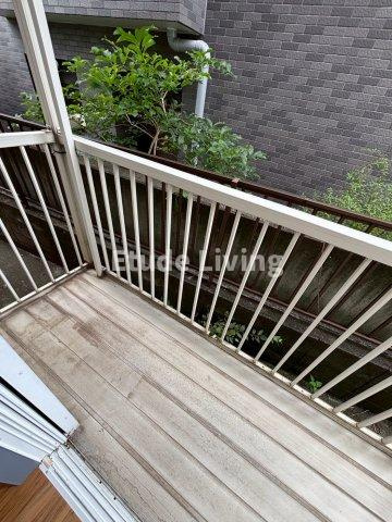朝霞市根岸台４丁目のアパートのバルコニー