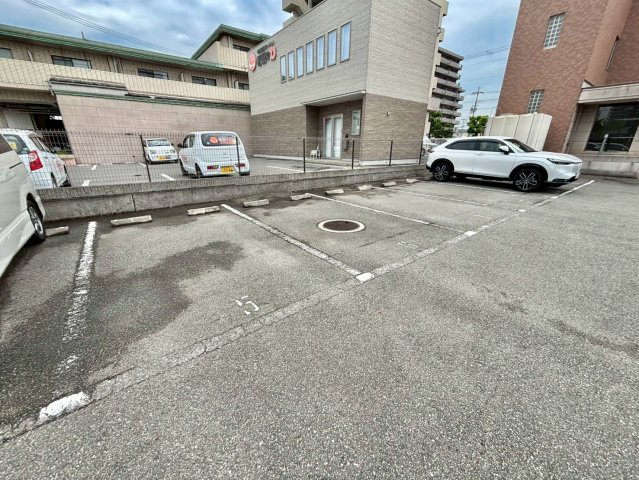 コスモコートの駐車場