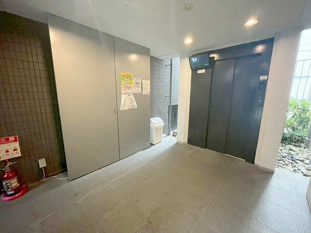 東三国エンシンビルのロビー