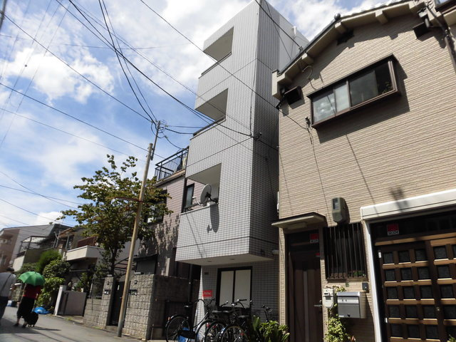 右からの外観です。