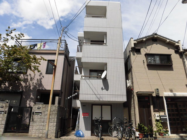 正面からの外観です。