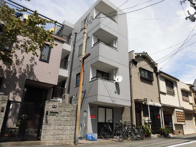 左からの外観です。