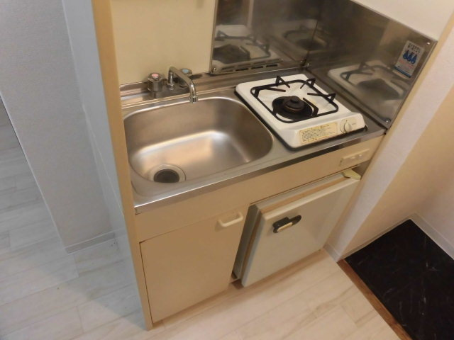 清潔感もあり収納もあるキッチンです。