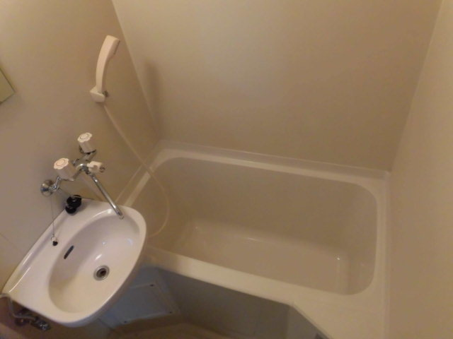 清潔感のあるバスルームです。