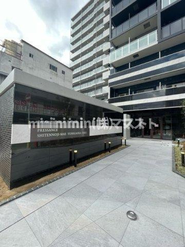 大阪市浪速区下寺３丁目の賃貸マンションのエントランス