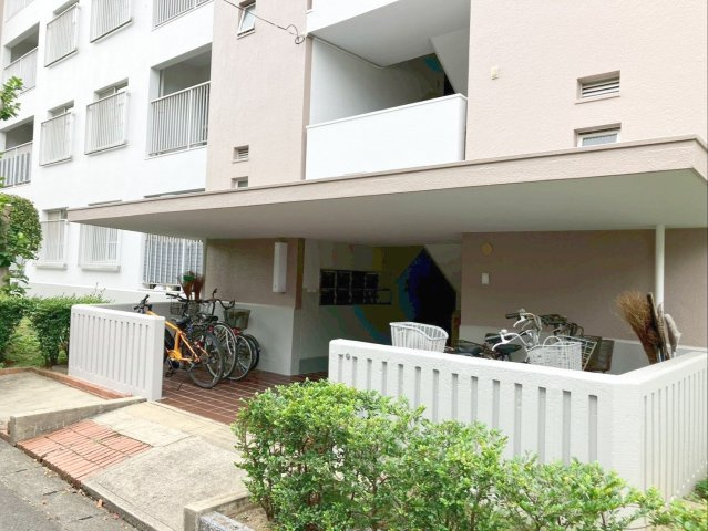 よろい坂ハイツ　2号棟の外観|JR鹿児島本線「香椎」駅と西鉄貝塚線「西鉄香椎」駅のダブルアクセスが可能！便利な立地です！