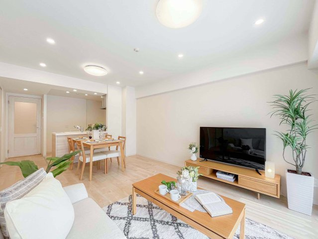 ラ・ヴィータシティ 　（川崎区富士見1丁目）の居間・リビング|こちらの居間で趣味の時間をお楽しみください